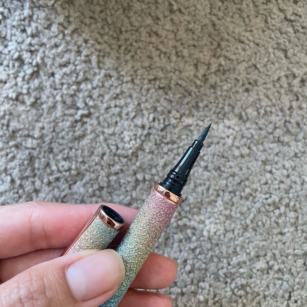 Glitter cover Eyeliners